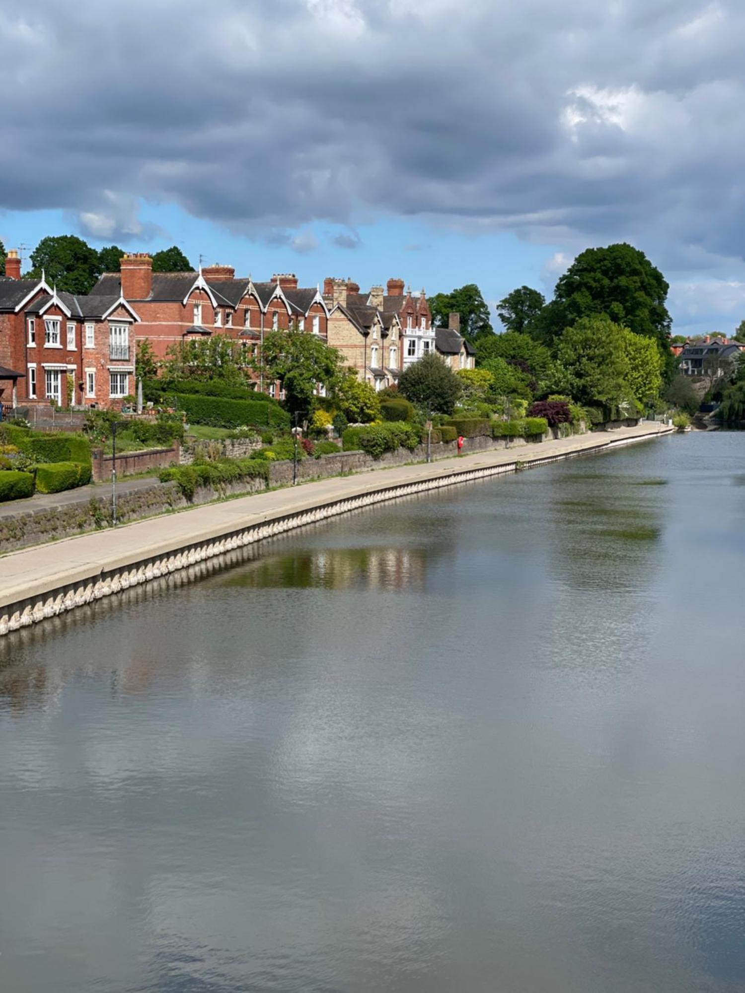 River Walk . Shrewsbury.shropshire.with Parking. Shrewsbury